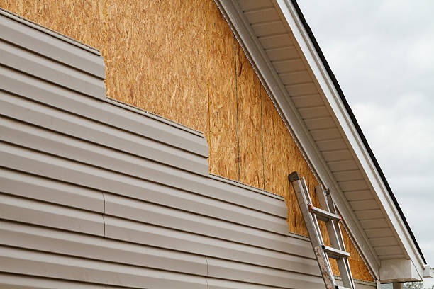 Professional Fiber Cement Siding technician working in Urbana, IL